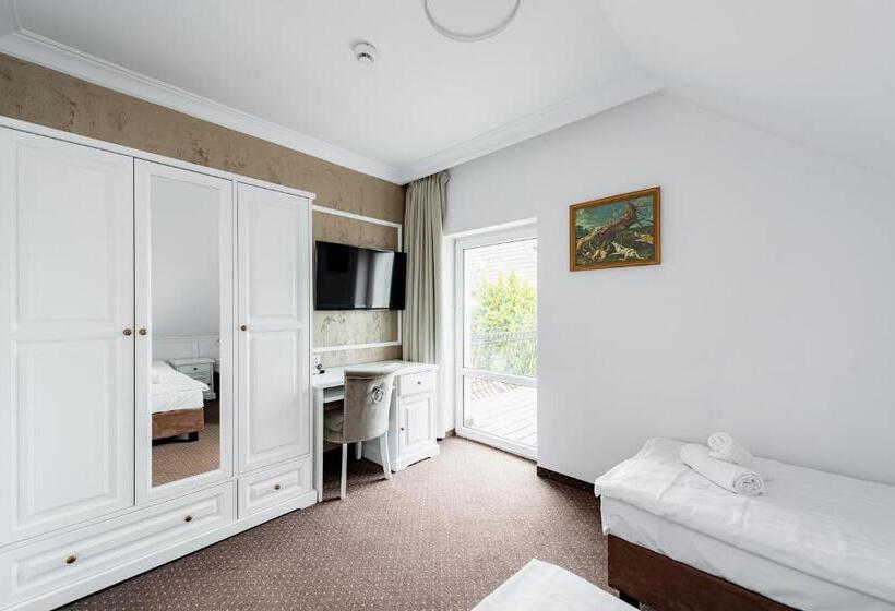 Bed and Breakfast Dom Goscinny Bialy Dworek