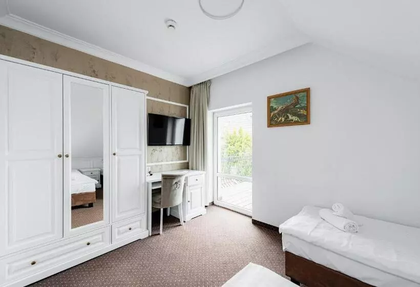 Aamiaismajoitus (B&B) Dom Goscinny Bialy Dworek