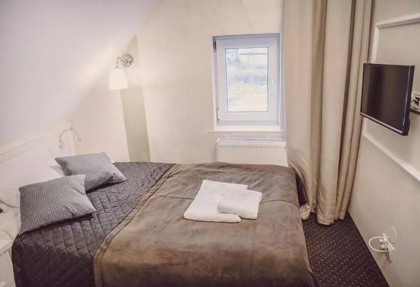 Aamiaismajoitus (B&B) Dom Goscinny Bialy Dworek