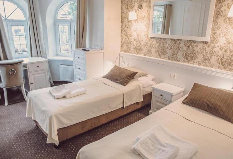 Bed and Breakfast Dom Goscinny Bialy Dworek