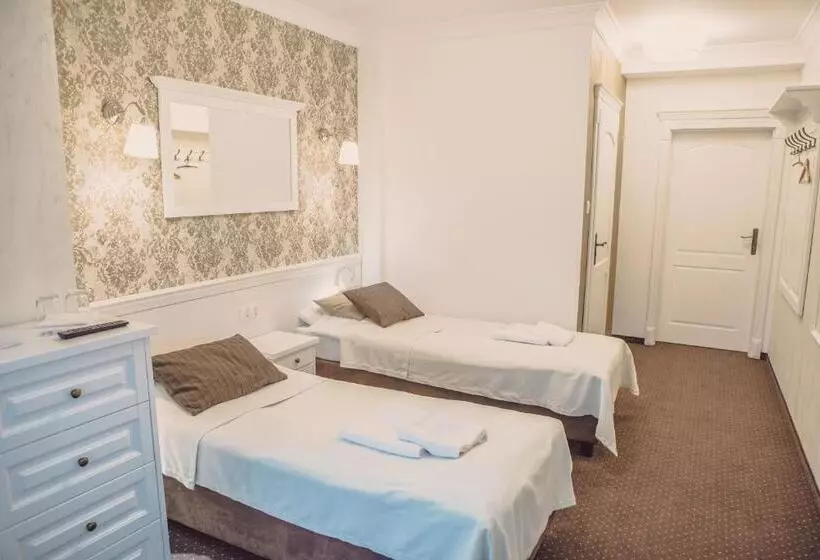 Aamiaismajoitus (B&B) Dom Goscinny Bialy Dworek