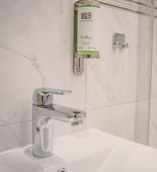 Bed and Breakfast Dom Goscinny Bialy Dworek