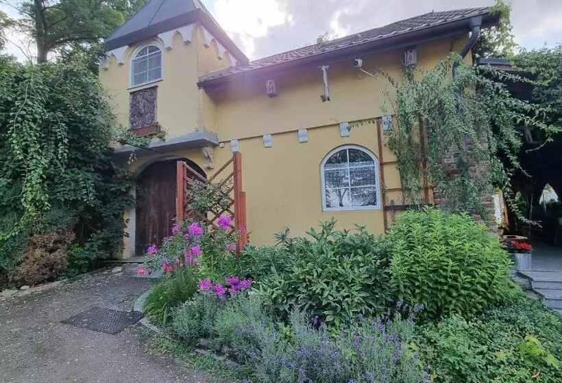 Aamiaismajoitus (B&B) Dwór Boratyn