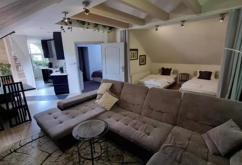 Aamiaismajoitus (B&B) Dwór Boratyn