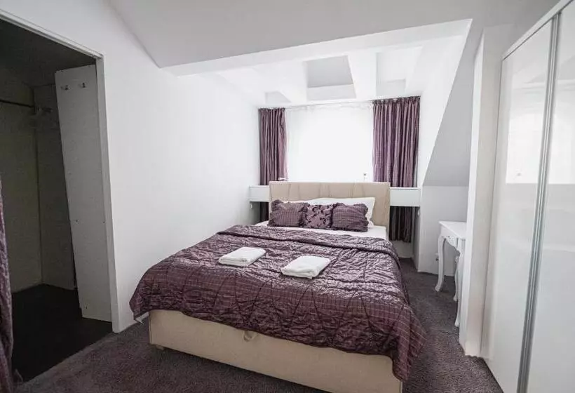 Aamiaismajoitus (B&B) Dwór Boratyn