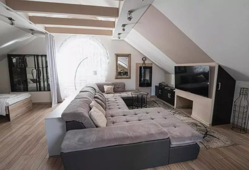 Aamiaismajoitus (B&B) Dwór Boratyn