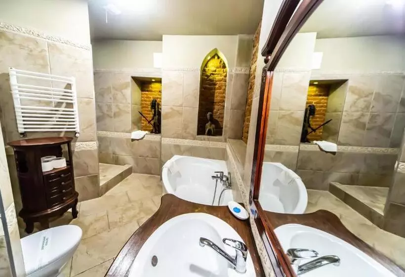 Aamiaismajoitus (B&B) Dwór Boratyn