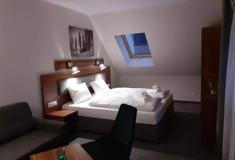 تختخواب و صبحانه Gucio