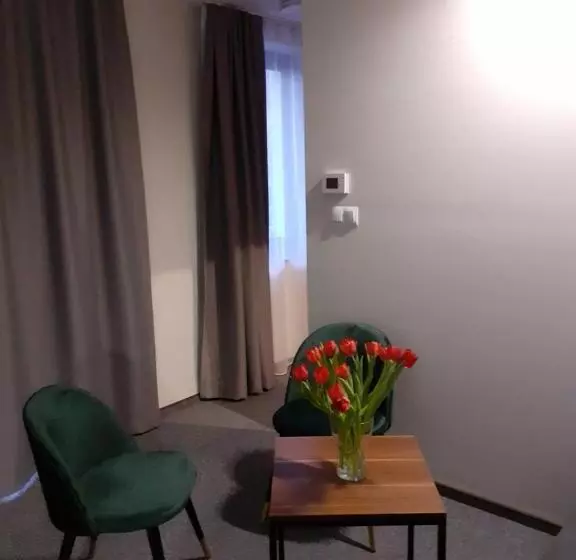 تختخواب و صبحانه Gucio