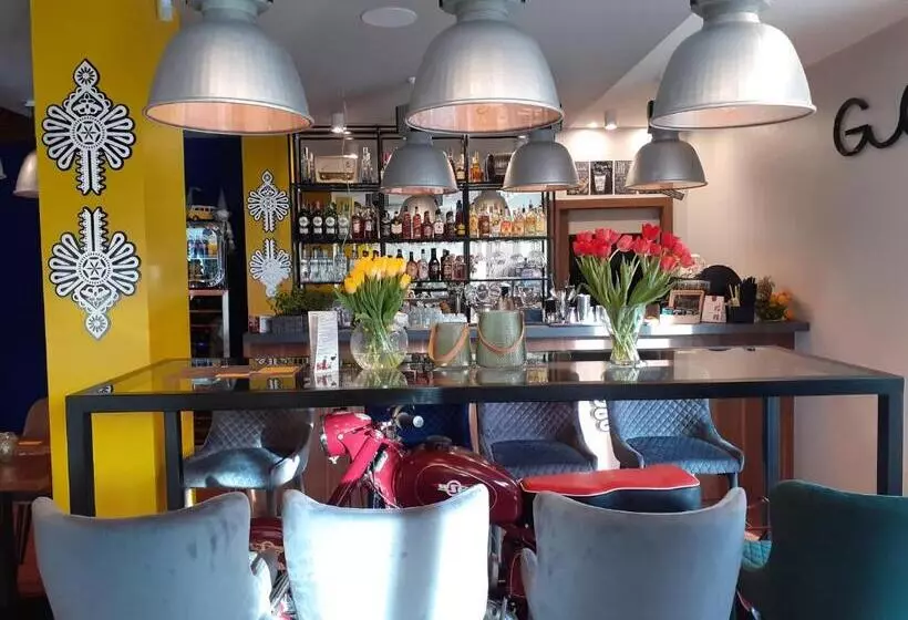 تختخواب و صبحانه Gucio