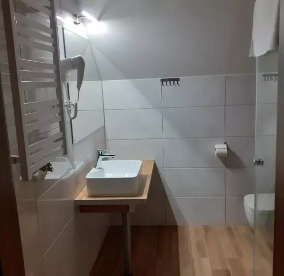 تختخواب و صبحانه Gucio