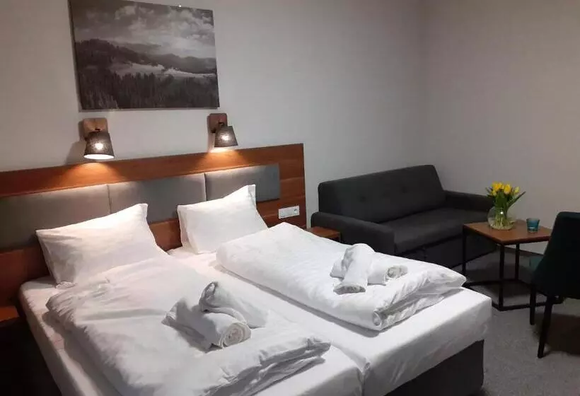 تختخواب و صبحانه Gucio