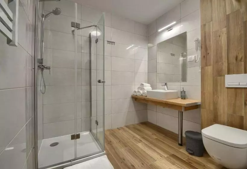 تختخواب و صبحانه Gucio