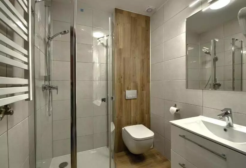 تختخواب و صبحانه Gucio