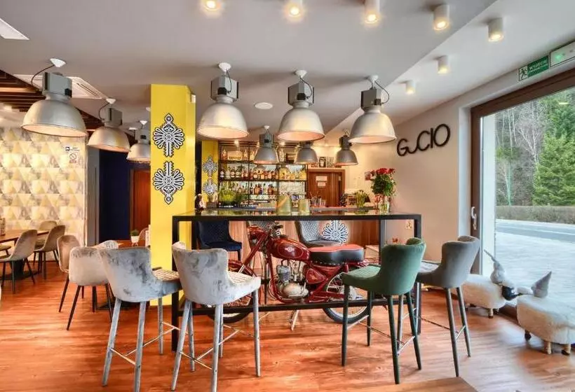 تختخواب و صبحانه Gucio