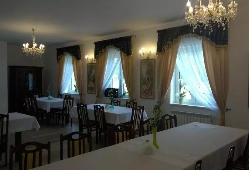 Aamiaismajoitus (B&B) Noclegi Dwór Szlachecki Biedaczów