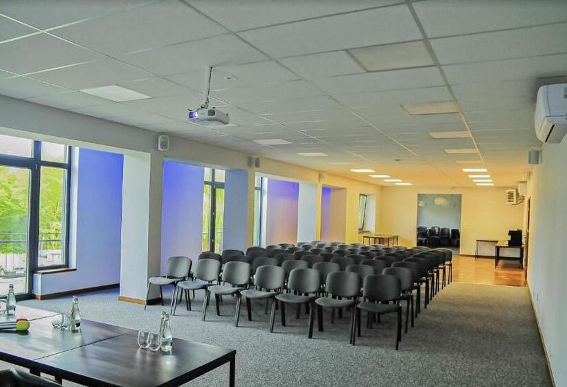 تختخواب و صبحانه Solina Resort