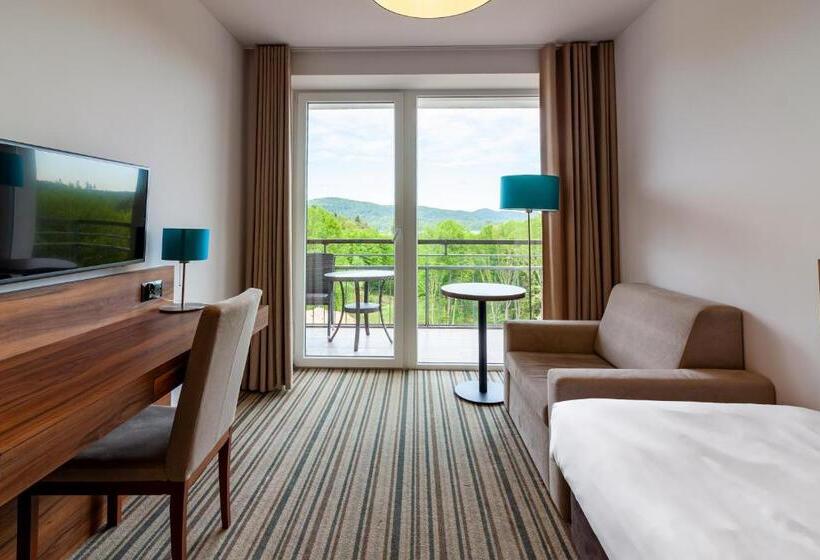 تختخواب و صبحانه Solina Resort