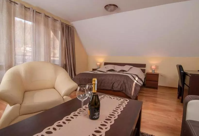 Aamiaismajoitus (B&B) Willa Pod Starą Skocznią