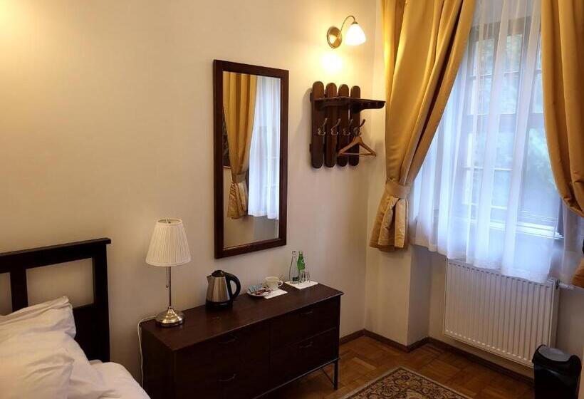 مبيت وإفطار Zamek Na Wodzie W Wojnowicach