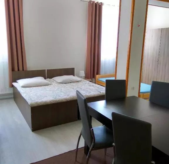 پانسیون Villa Eleven
