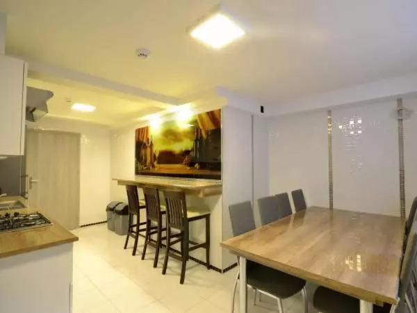 پانسیون Villa Eleven