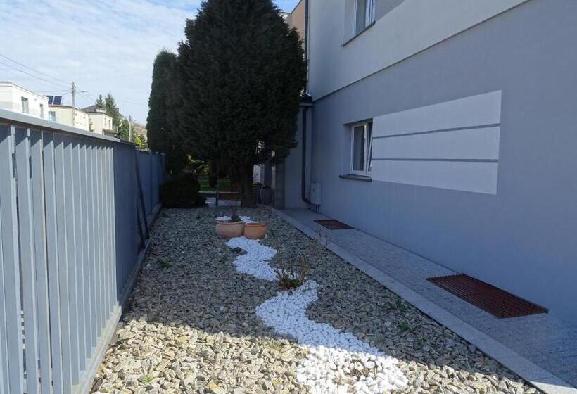 ペンション Villa Eleven