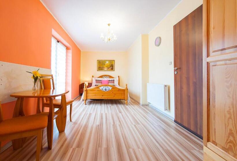 膳宿费 Willa Zacisze