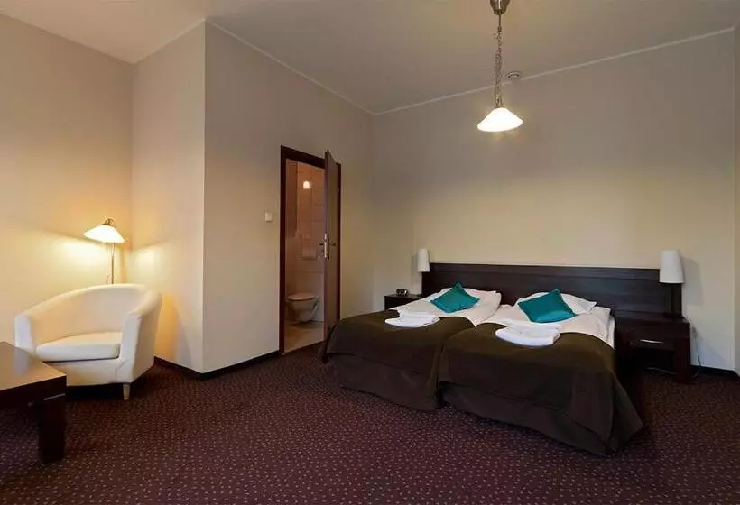 A  Propos Hotel, Restauracja, Club