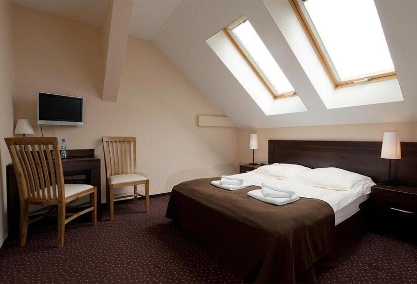 A  Propos Hotel, Restauracja, Club