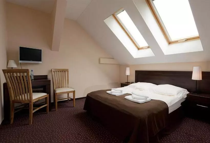 A  Propos Hotel, Restauracja, Club