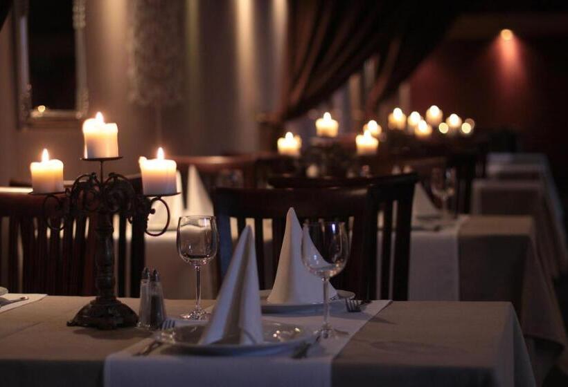 A  Propos Hotel, Restauracja, Club