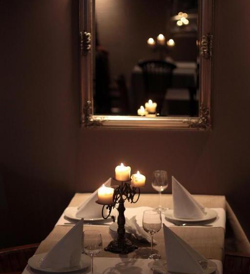 A  Propos Hotel, Restauracja, Club