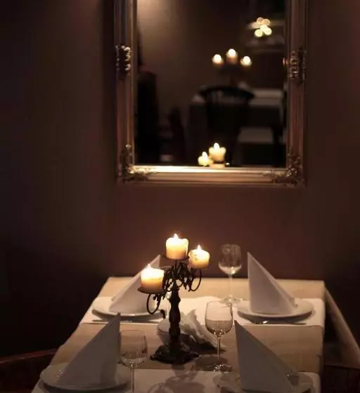 A  Propos Hotel, Restauracja, Club