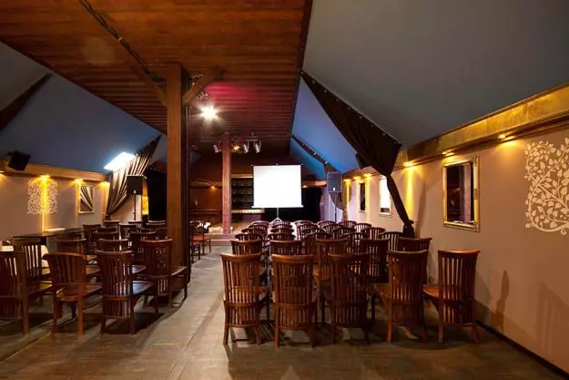 A  Propos Hotel, Restauracja, Club