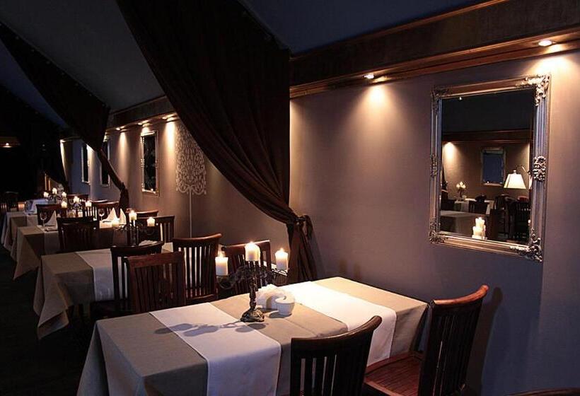 A  Propos Hotel, Restauracja, Club