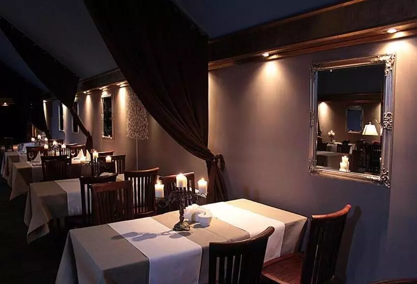 A  Propos Hotel, Restauracja, Club