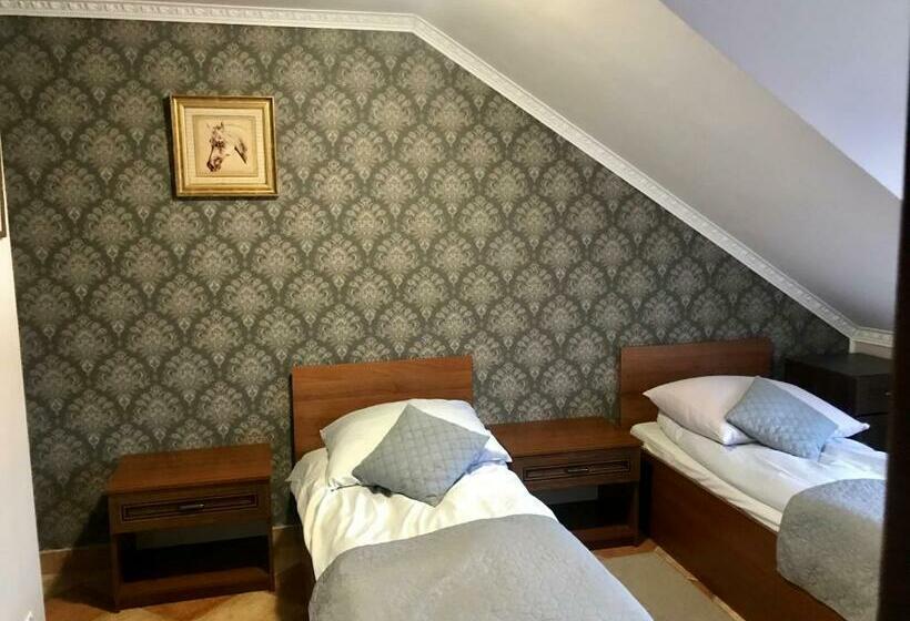 فندق صغير Dworek Biała Dama