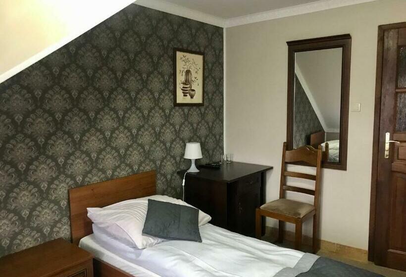 فندق صغير Dworek Biała Dama