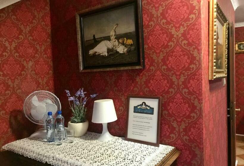 فندق صغير Dworek Biała Dama