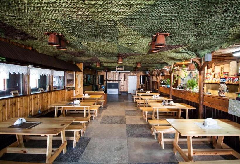 ユースホステル Kremenaros