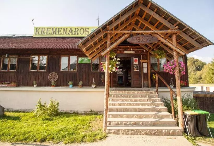 ユースホステル Kremenaros