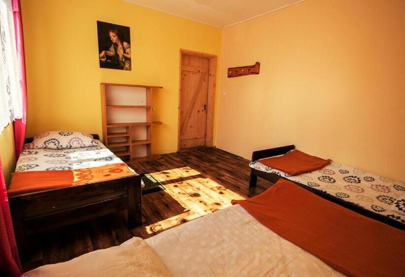 ユースホステル Kremenaros