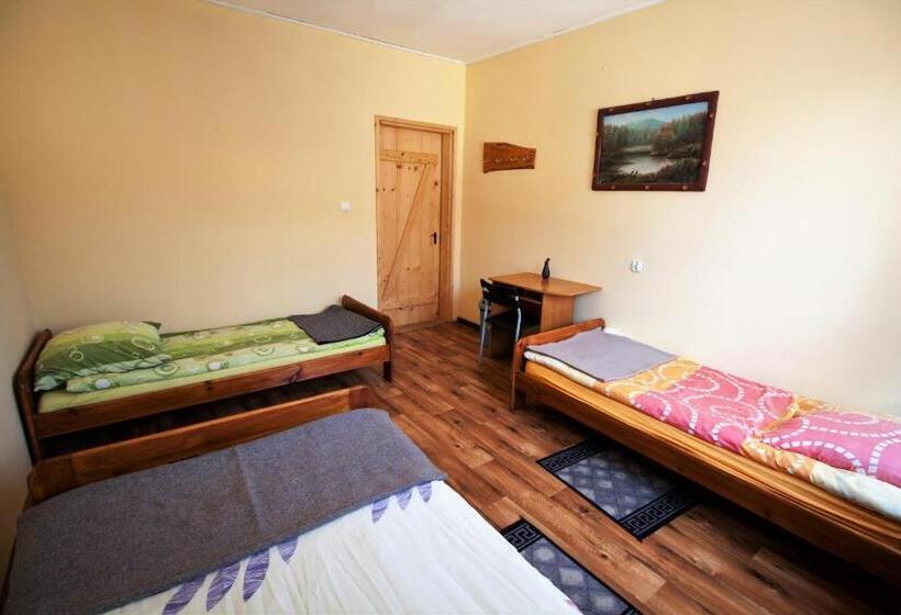 ユースホステル Kremenaros