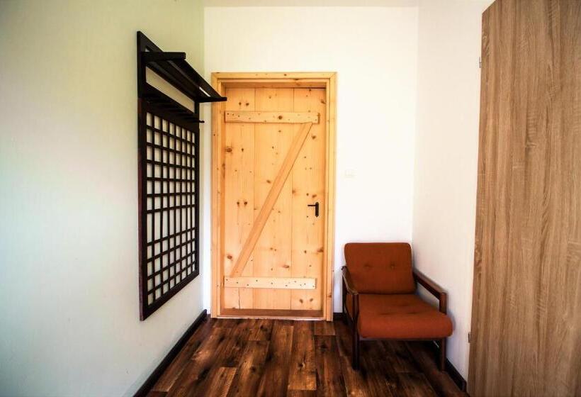 ユースホステル Kremenaros