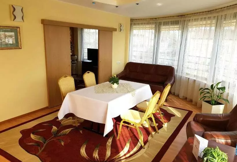 هاستل Restauracja Hotel Przystan