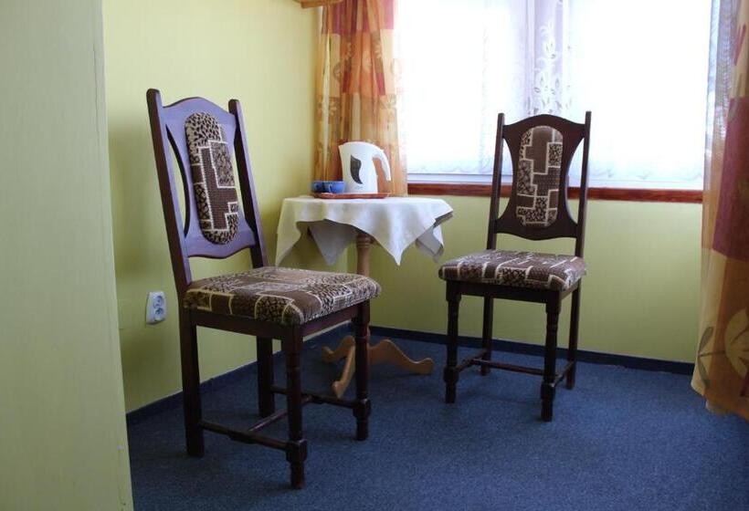 تختخواب و صبحانه Nasz Domek