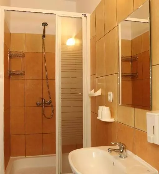 Aamiaismajoitus (B&B) Rezydencja Nad Wigrami Standard & Comfort Rooms