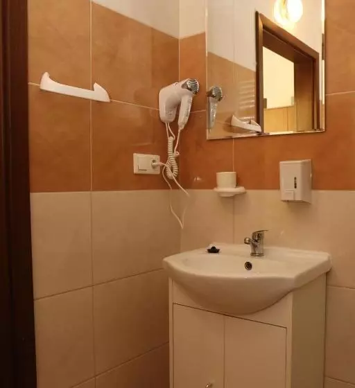 Aamiaismajoitus (B&B) Rezydencja Nad Wigrami Standard & Comfort Rooms