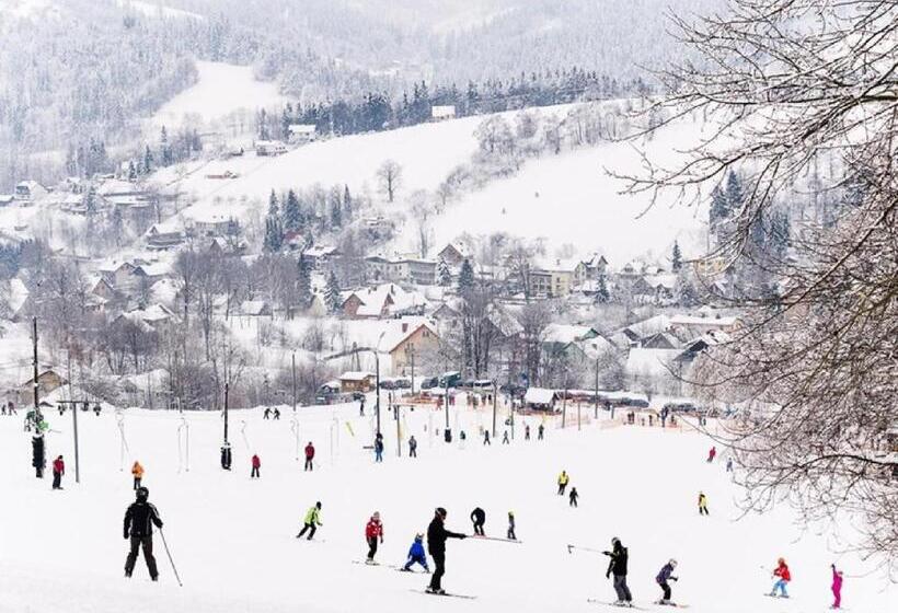 Bed and Breakfast Rezydencja Rowita